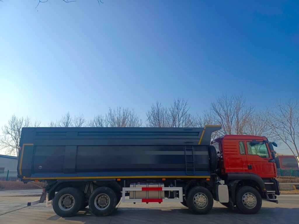 Самосвал SITRAK C7H 8X4 35 кубов