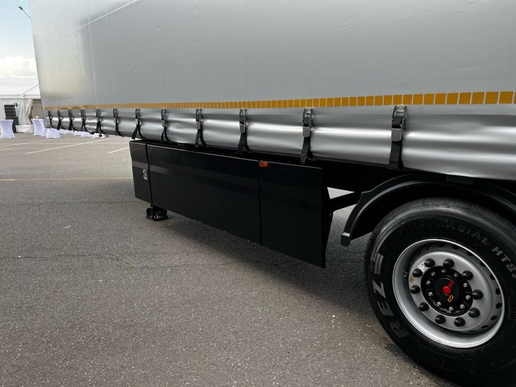 Полуприцеп шторный 13,6 м MAMMUT